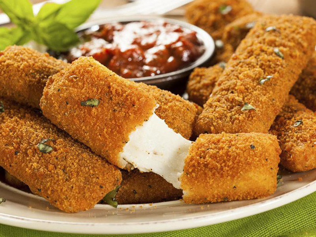 Vì dầu được hydro hóa có thể bảo quản lâu hơn mà không bị ôi nên không ít nhà hàng, hàng quán vẫn dùng nó. Mặc dù ngày nay nhiều nơi đã chuyển sang dùng loại dầu an toàn hơn nhưng vẫn có một số nơi sử dụng loại dầu độc hại này.