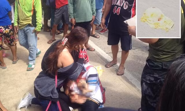 Me trum khan cho con khi di xe may khien be tu vong