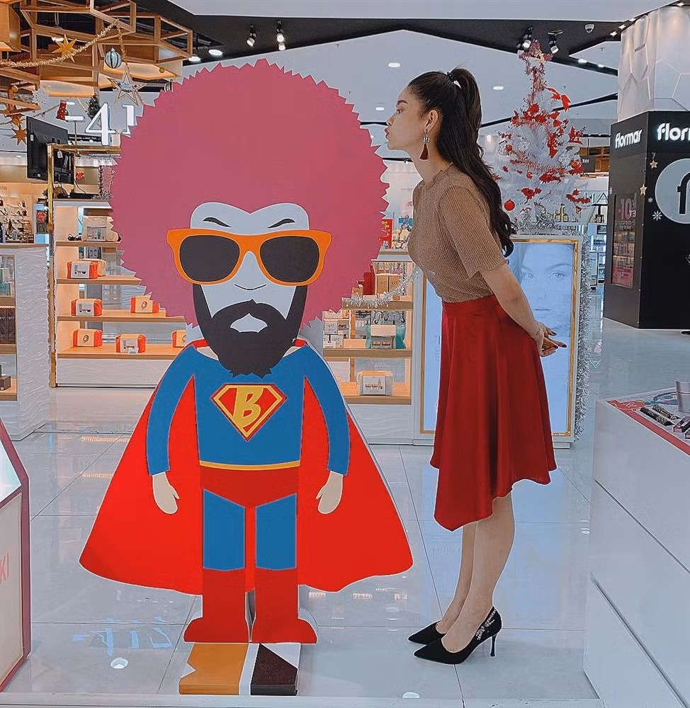 Diem Huong tai xuat voi guong mat ngay cang khac la-Hinh-7