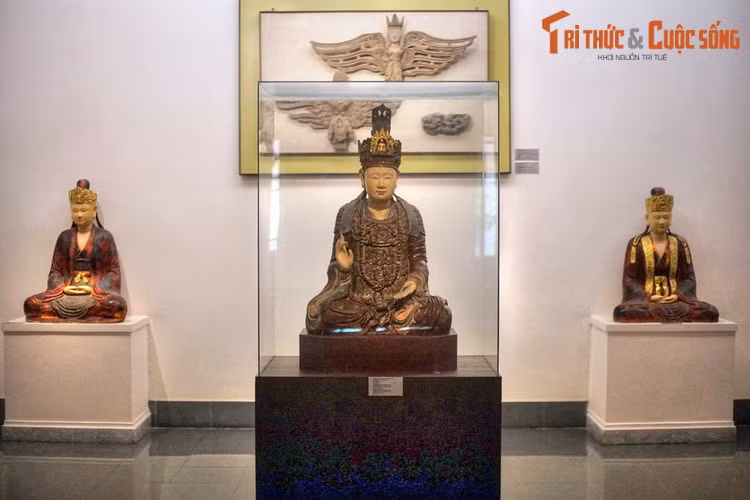 Nhiều hiện vật của Bảo tàng đã được công nhận là Bảo vật quốc gia, như tượng Hoàng hậu Trịnh Thị Ngọc Trúc, tượng Quan Âm nghìn mắt nghìn tay Thời Lê Trung hưng, tranh Hai thiếu nữ và em bé, tranh Em Thúy...