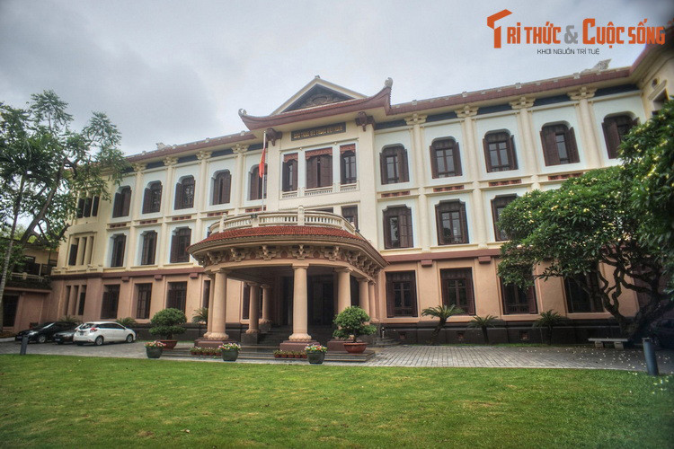 4. Nằm ở số 66 đường Nguyễn Thái Học, Ba Đình, Hà Nội, Bảo tàng Mỹ thuật Việt Nam là một bảo tàng có vị trí đặc biệt quan trọng trong việc lưu giữ kho tàng di sản văn hóa nghệ thuật của cộng đồng các dân tộc Việt Nam.