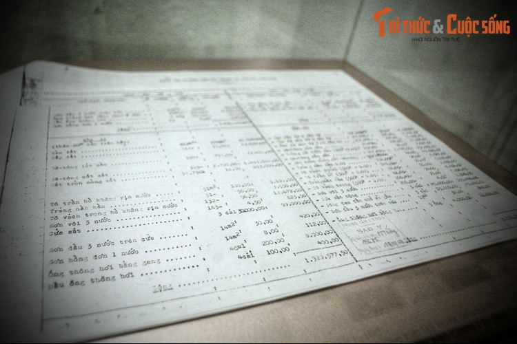 Khu hầm do kiến trúc sư nổi tiếng Ngô Viết Thụ thiết kế, nhà thầu Trương Đăng Khoa xây dựng, khởi công vào tháng 5/1962 và hoàn thành vào tháng 10/1963. Tổng kinh phí xây hầm là hơn 12 triệu đồng, một khoản tiền khổng lồ đủ để mua nhiều biệt thự thời đó.