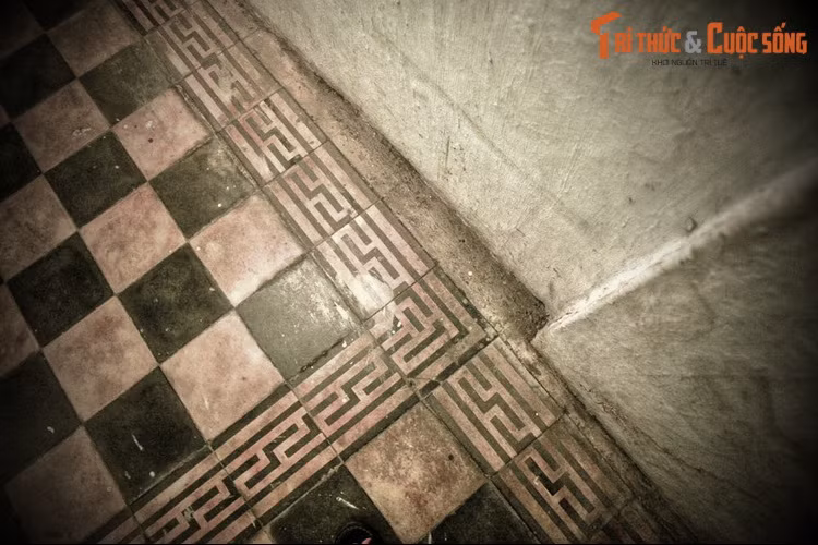 Tuy nhiên, trên thực tế đường hầm chỉ có lối thoát ra đường Nam Kỳ Khởi Nghĩa và Pasteur ngay cạnh đó thông qua hai lô cốt nhỏ. Về cơ bản khu hầm chỉ dùng để cố thủ, còn cuộc đào thoát ly kỳ bằng đường hầm chỉ là thêu dệt.