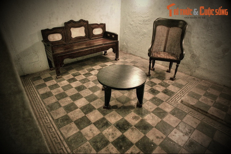 Cho đến năm 1963, các vật dụng tiện nghi trong hầm vẫn chưa được trang bị đầy đủ. Một hệ thống quan trọng là máy điều hoà không khí khi đó chưa được lắp, dù máy móc đã được nhập về Sở Nội dịch.