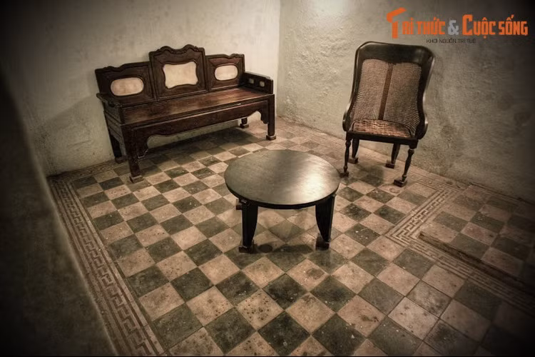 Cho đến năm 1963, các vật dụng tiện nghi trong hầm vẫn chưa được trang bị đầy đủ. Một hệ thống quan trọng là máy điều hoà không khí khi đó chưa được lắp, dù máy móc đã được nhập về Sở Nội dịch.