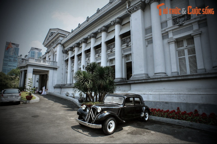 Nằm trong khu đất “vàng”được bao quanh bởi bốn con đường Lý Tự Trọng, Pasteur, Lê Thánh Tôn và Nam Kỳ Khởi Nghĩa, Bảo tàng TP HCM có tiền thân là Dinh Gia Long, dinh thự được cho là đẹp nhất Sài Gòn xưa.