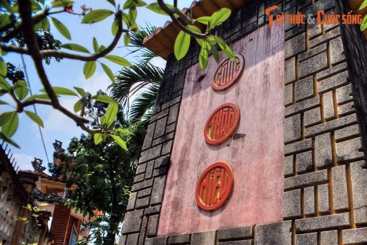 Năm 1915, vì cảm kích trước sự nghiệp của tiền nhân, Đốc phủ Phạm Văn Tươi đã hô hào kêu gọi người dân trong tỉnh chung góp tiền của và công sức để dựng lại ngôi miếu thờ 85 đạo sắc phong cùng những di vật của ngôi miếu cũ.