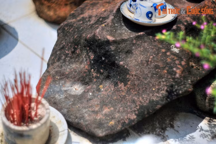 Sau khi chiếm Nam Kỳ, thực dân Pháp đã lấy cớ cần gỗ để xây cất tòa án nên đã sai dân phu đến tháo dỡ miếu Hội Đồng. Những khẩu đại bác tại miếu bị phá hủy.