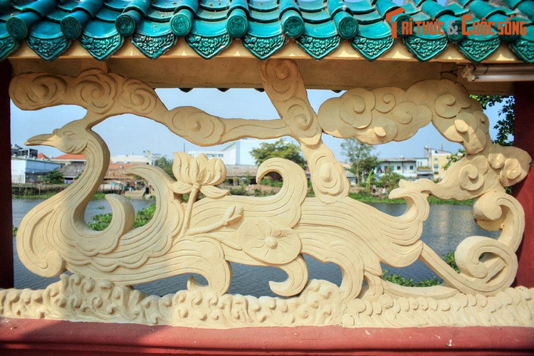 Trong thời kỳ này, sông Vàm Thuật là nơi qua lại thường xuyên của các loại tàu thuyền. Những nhà buôn người Hoa khi đi qua đây thường ghé nghỉ đêm lại trên cù lao bỏ hoang.