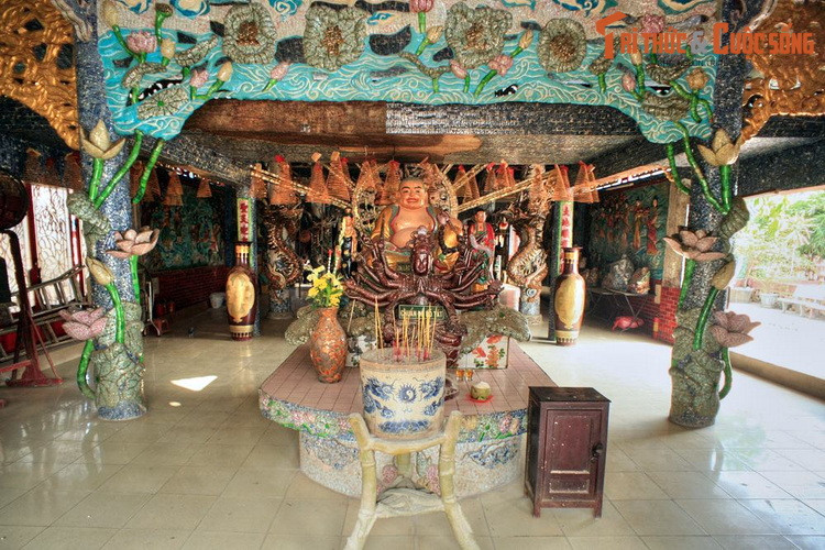 Đến nay, sau nhiều lần trùng tu, miếu Phù Châu đã trở thành một công trình kiến trúc đặc sắc với sự hòa trộn văn hóa Việt - Hoa, là một địa điểm tham quan, chiêm bái thu hút đông đảo khách thập phương ở TP. HCM.