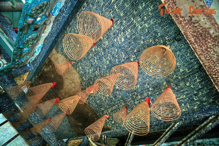 Sau năm 1975, hoạt động tín ngưỡng ở miếu không còn được duy trì, và nơi đây rơi vào cảnh hoang phế. Đến năm 1989, một doanh nhân người Việt gốc Hoa sống tại TP. HCM đã đứng ra bỏ tiền sửa sang, khôi phục lại hoạt động của miếu.