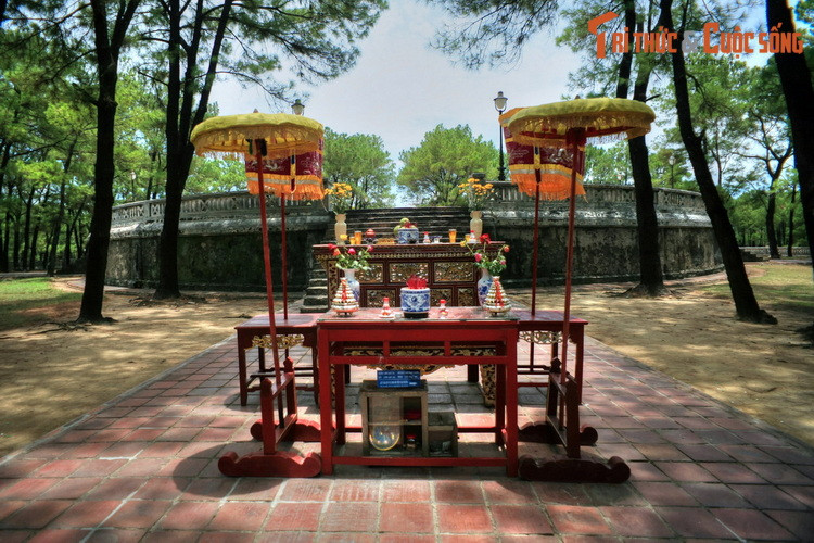 Theo hệ tư tưởng Nho giáo, nhà vua được xem là thiên tử - con trời, người tuân theo mệnh trời để trị vì dân chúng. Lễ tế trời đất được thực hiện nhằm thể hiện uy quyền của hoàng đế và tính chính danh của triều đại.