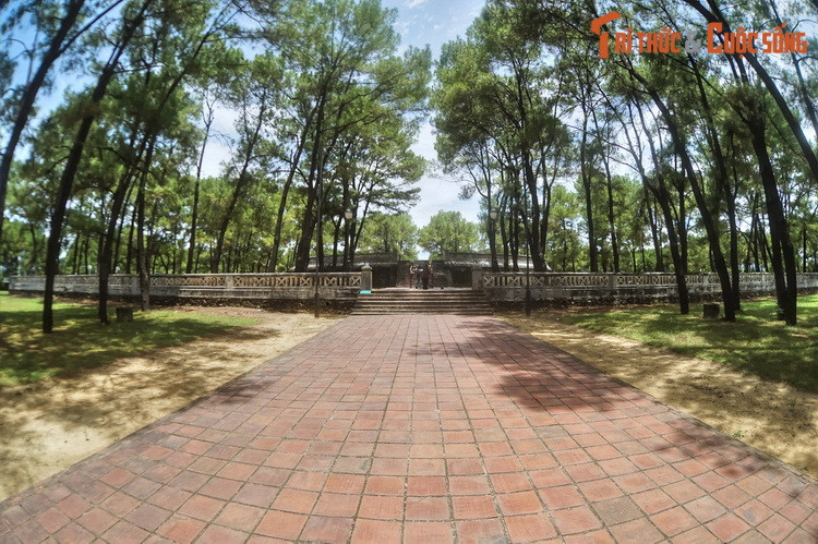 Trước lễ tế ba ngày, tượng Đồng nhân (tượng người bằng đồng cầm biển đề ba chữ “tĩnh trai giới”) sẽ được rước vào điện Cần Chánh. Từ thời điểm này, nhà vua phải tiến hành trai giới, diệt dục để giữ mình “sạch sẽ” trước khi đứng vào vị trí chủ tế.