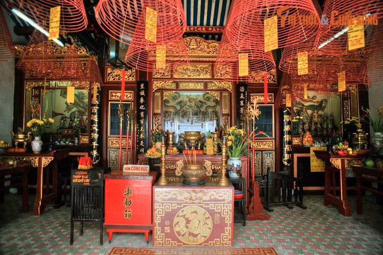 Về hoạt động, hội quán Phúc Kiến là nơi thờ Bà Thiên Hậu Thánh Mẫu và các vị thần bảo hộ về sông nước, tiền của, con cái, các vị tổ tiên. Đây cũng là nơi họp đồng hương và giúp đỡ lẫn nhau của cộng đồng người Phúc Kiến, những người đến Hội An sớm nhất và đông nhất.