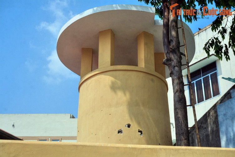 Không thể lay chuyển một người Cộng sản kiên cường, chúng đành chuyển sang tòa án xét xử, cuối cùng kết án tử hình. Đồng chí Hoàng Lê Kha sau đó bị bí mật đem đi xử chém bởi Luật 10/59 ở ấp Tam Hạp, xã Thái Bình, huyện Châu Thành, tỉnh Tây Ninh.