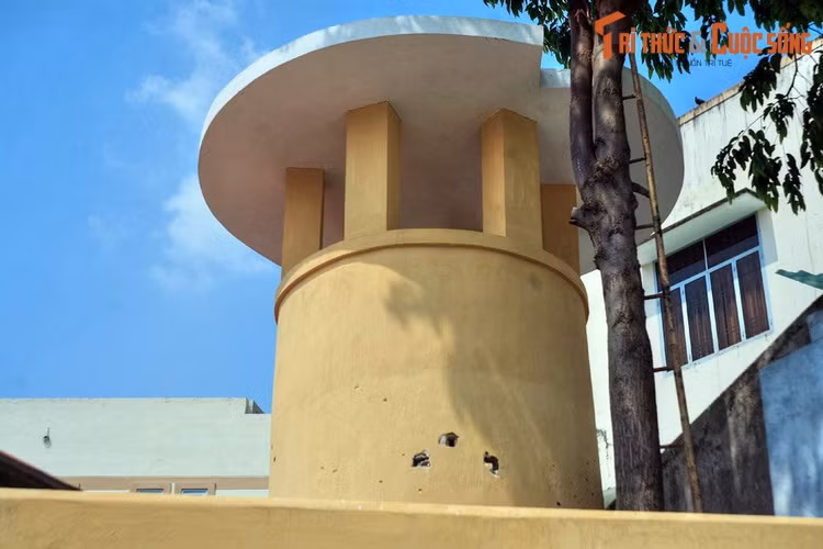 Không thể lay chuyển một người Cộng sản kiên cường, chúng đành chuyển sang tòa án xét xử, cuối cùng kết án tử hình. Đồng chí Hoàng Lê Kha sau đó bị bí mật đem đi xử chém bởi Luật 10/59 ở ấp Tam Hạp, xã Thái Bình, huyện Châu Thành, tỉnh Tây Ninh.