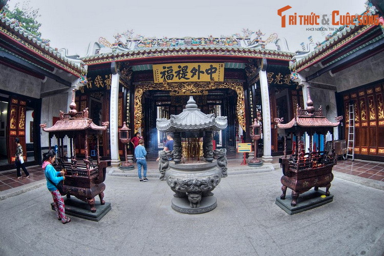 Về kiến trúc, như phần lớn các công trình thờ tự của người Hoa, hội quán Nghĩa An có tổng thể hình chữ nhật với các dãy nhà khép kính vuông góc. Nhìn chung, kiến trúc và trang trí ở hội quán thể hiện rõ nét phong cách Triều Châu.