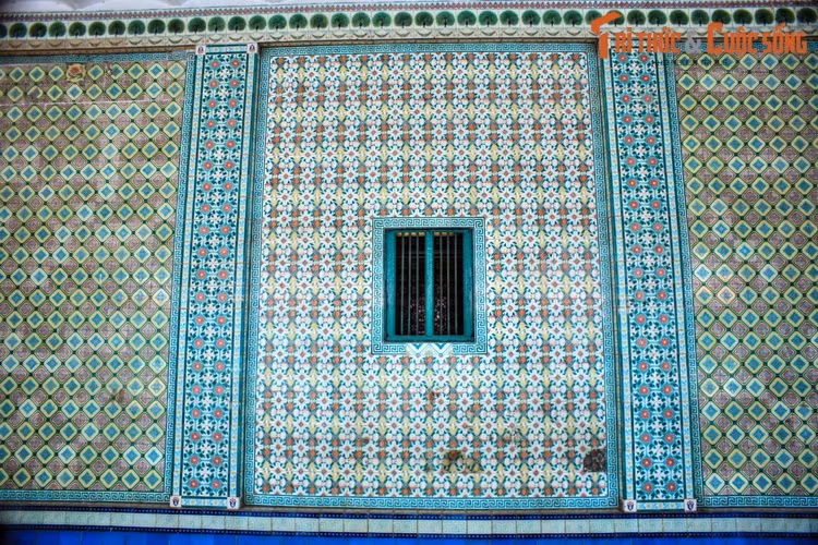 Vào thời người Ấn Độ ở Sài Gòn còn đông, đền Sri Thenday Yutthapani còn là một ngân hàng trung tâm bên cạnh việc phục vụ các hoạt động tôn giáo và văn hóa cho cộng đồng.