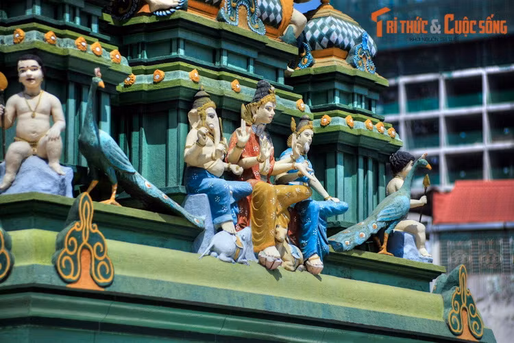 Đến giữa thế kỷ 20, do chiến tranh và các biến động kinh tế xã hội, cộng đồng người Ấn Độ nói chung và người Tamil nói riêng dần mai một ở Sài Gòn. Dù vậy, ngôi đền vẫn được gìn giữ và luôn có người trông nom.