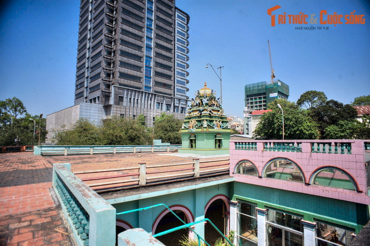 Không ai biết chính xác ngôi đền được xây năm nào. Một số ý kiến cho rằng nơi thờ tự này đã xuất hiện từ cuối thế kỷ 19 cùng thế hệ người di cư Tamil đầu tiên. Năm 1936, đền được trùng tu lớn với một ngọn tháp mới được xây dựng.