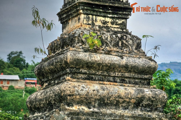 Họa tiết đặc sắc nhất của tháp là hình rồng được đắp nổi chạy quanh thân tháp, tạo thành các hình số tám kép, đem lại cho tháp vẻ uy nghi cũng như vẻ đẹp tinh xảo. Nhìn chung, tháp được tạo hình mềm mại và hài hòa, có bố cục vừa chặt chẽ, vừa toát lên vẻ thanh thoát tự nhiên.