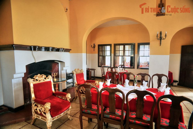 Vào năm 1950, Bảo Đại đã mua lại biệt thự này từ một công chức Pháp để tặng cho bà Lê Thị Phi Ánh - một người vợ không chính. Họ gặp gỡ và phải lòng nhau ở Đà Lạt, khi cựu hoàng về nước và nhận chức “Quốc trưởng” trong chính quyền bù nhìn thân Pháp.