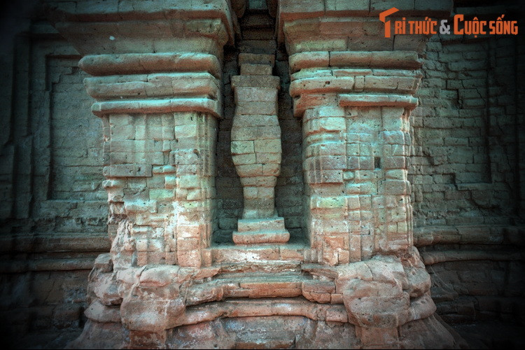 Theo nhận định của các nhà nghiên cứu, tháp Phú Diên thuộc dạng tháp lùn, là nhóm tháp khởi đầu của kiến trúc tôn giáo Chăm xây dựng bằng chất liệu bền vững và là một trong những kiến trúc tháp có niên đại sớm nhất trong lịch sử kiến trúc tháp Chăm.