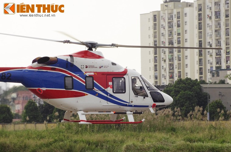 Theo thông tin mới nhất được truyền thông quốc tế đăng tải, Russian Helicopter đã bán được 20 chiếc Ansat trong thời gian trưng bày và biểu diễn tại Chu Hải. Ảnh: Trực thăng Ansat bay trình diễn tại sân bay gia lâm.
