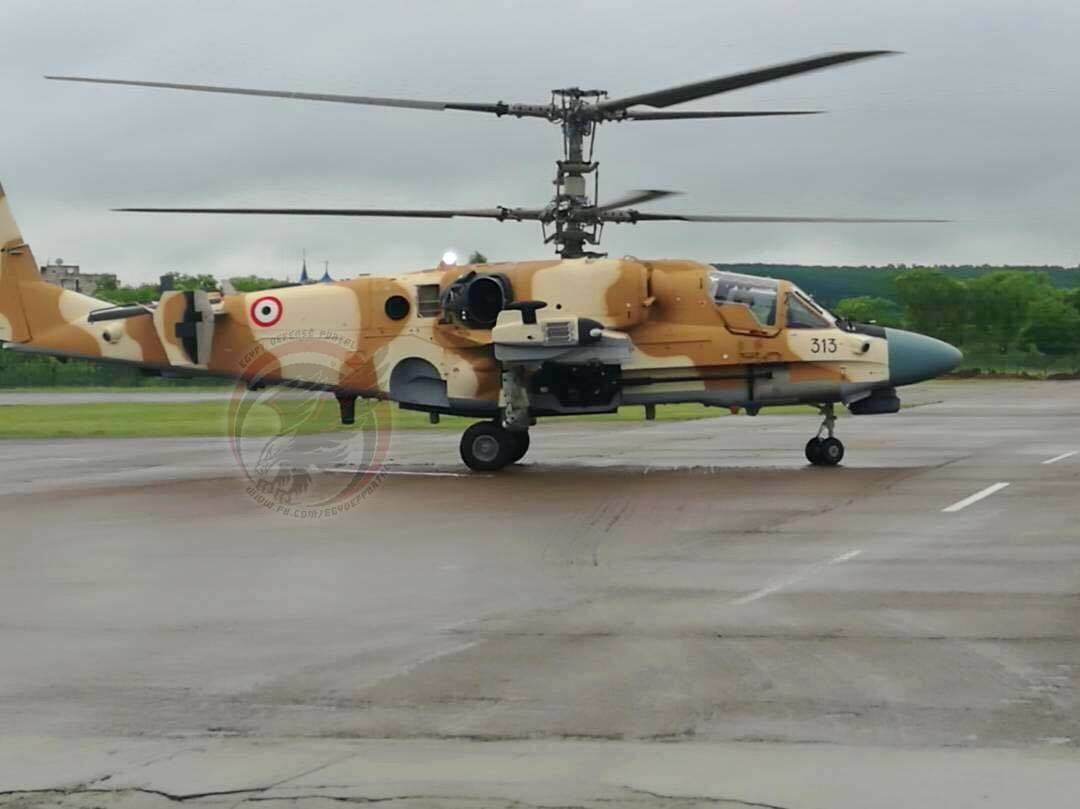Bên cạnh đó, Ka-52 cũng bị kêu ca là gặp vấn đề về động cơ khi hoạt động trong điều kiện nhiệt độ sa mạc ở Ai Cập. Khi quá nóng, trực thăng Ka-52 có dấu hiệu giảm công suất và thậm chí không thể hoạt động được, buộc phi công phải hạ cánh. Nguồn ảnh: Defence.