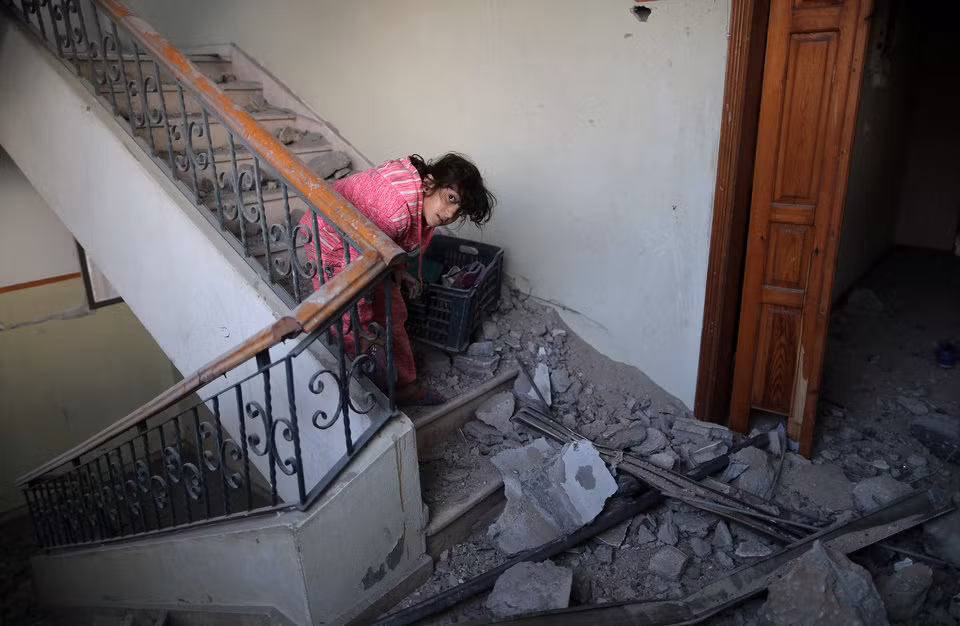 Các toà nhà cao tầng ở Gaza cũng bị thiệt hại nặng dù không phải là mục tiêu quan trọng trong các vụ không kích trả đũa của Israel. Nguồn ảnh: BI.