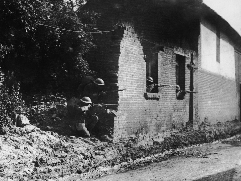 Ngay từ đợt tiến công đầu tiên của Quân đội Mỹ tại Cantigny, phía Mỹ đã bắt giữ được khoảng 100 tù binh Đức. Nguồn ảnh: BI.