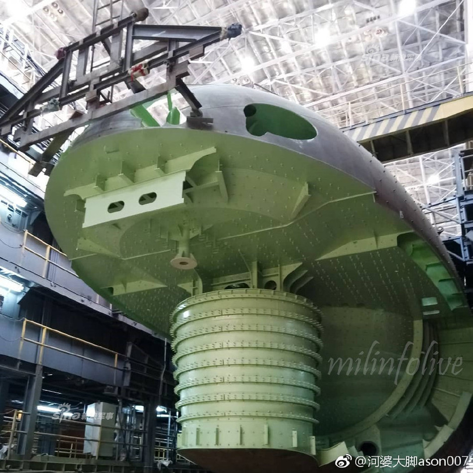 Lớp vỏ này không những giúp tàu có khả năng tàng hình tốt mà còn giúp nó lặn sâu được xuống tới 300 mét thậm chí hơn. Hiện vẫn chưa rõ liệu Lada có thể triển khai được ngư lôi từ độ sâu tối đa bao nhiêu. Nguồn ảnh: Sina.