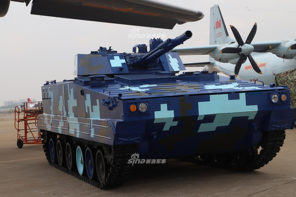 Theo đó tại Triển lãm hàng không quốc tế Chu Hải - Zhuhai Airshow 2018 năm nay, Tập đoàn Norinco của Trung Quốc đã lần đầu tiên giới thiệu biến thể mới nhất của dòng xe bọc thép đổ bộ đường không ZBD do tập đoàn này phát triển cho Quân đội Trung Quốc. Nguồn ảnh: Sina.