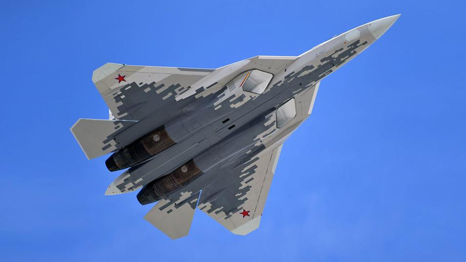 Bằng chứng của việc tác chiến không đối đất kém của F-22 thể hiện ở điểm nó không có khả năng mang đầy tải trọng vũ khí như trên thiết kế do khoang chứa vũ khí đặt trong thân không đủ kích thước. Nguồn ảnh: Sukhoi.