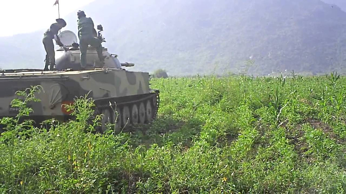 Các loại thiết giáp như BTR Type-92, BTR Type-85 cũng có mặt trong quân đội Myanmar. Khinh hạm Type 053 cũng là loại tàu chiến đang được Myanmar sở hữu. Nguồn ảnh: MPICM.