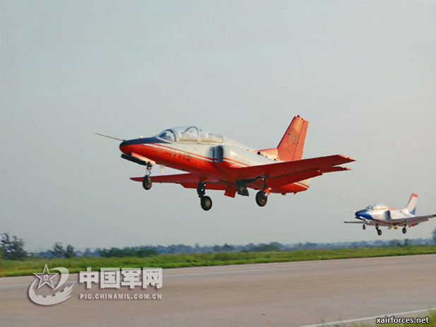 Thậm chí Myanmar còn sở hữu một loạt các loại máy bay có nguồn gốc từ Trung Quốc như JF-17, K-8 cùng với các tổ hợp pháo phòng không KS-1A, tên lửa vác vai HN-5 hay thậm chí là cả máy bay không người lái Cầu Vồng 3. Nguồn ảnh: Xairforce.