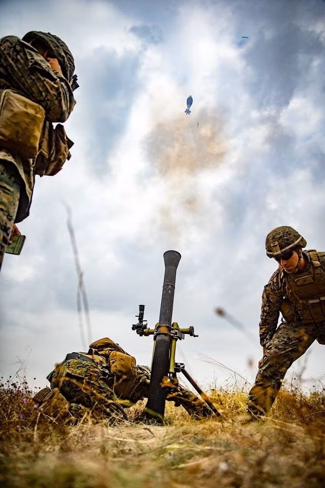 Thuỷ quân Lục chiến khai hoả cối 81mm trong cuộc tập trận Platium Eagle 18 tại trại huấn luyện Babadag, Romania hôm 5/9/2018. Nguồn ảnh: BI.