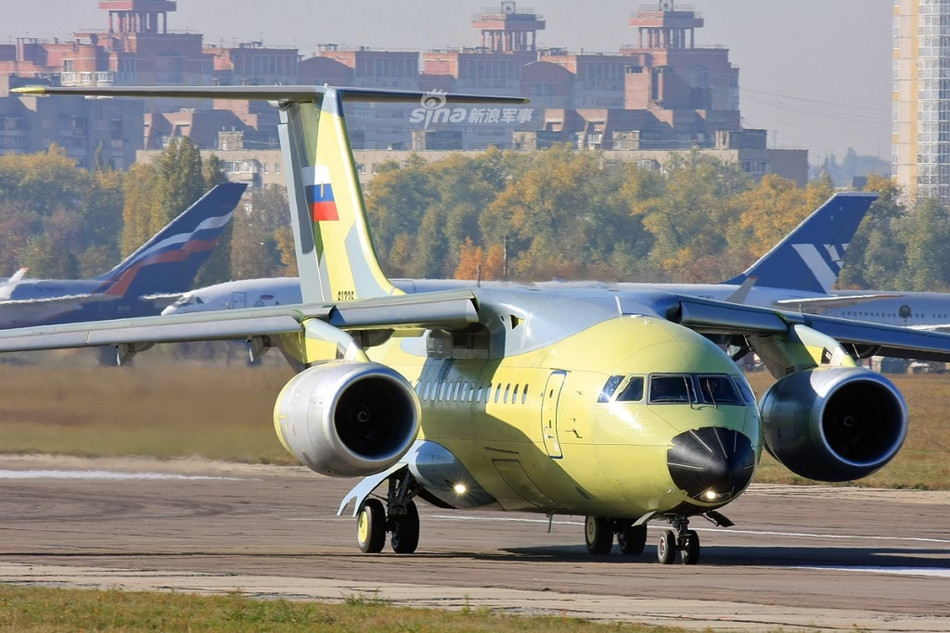 Chiếc máy bay An-148-100 này có số đăng bạ 61735 và là chiếc An-148 thứ 15 trong hợp đồng tự sản xuất và đặt mua của Bộ quốc phòng Nga. Nguồn ảnh: Sina.