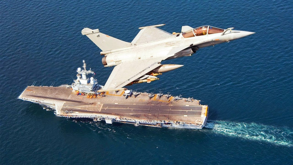 Việc tàu sân bay Pháp được quay trở lại hoạt động chỉ sau hơn một năm nằm bờ đã khiến báo chí thế giới nghi ngờ năng lực của Hải quân Nga trong việc nâng cấp tàu sân bay Đô đốc Kuznetsov của nước này. Nguồn ảnh: Flickr.