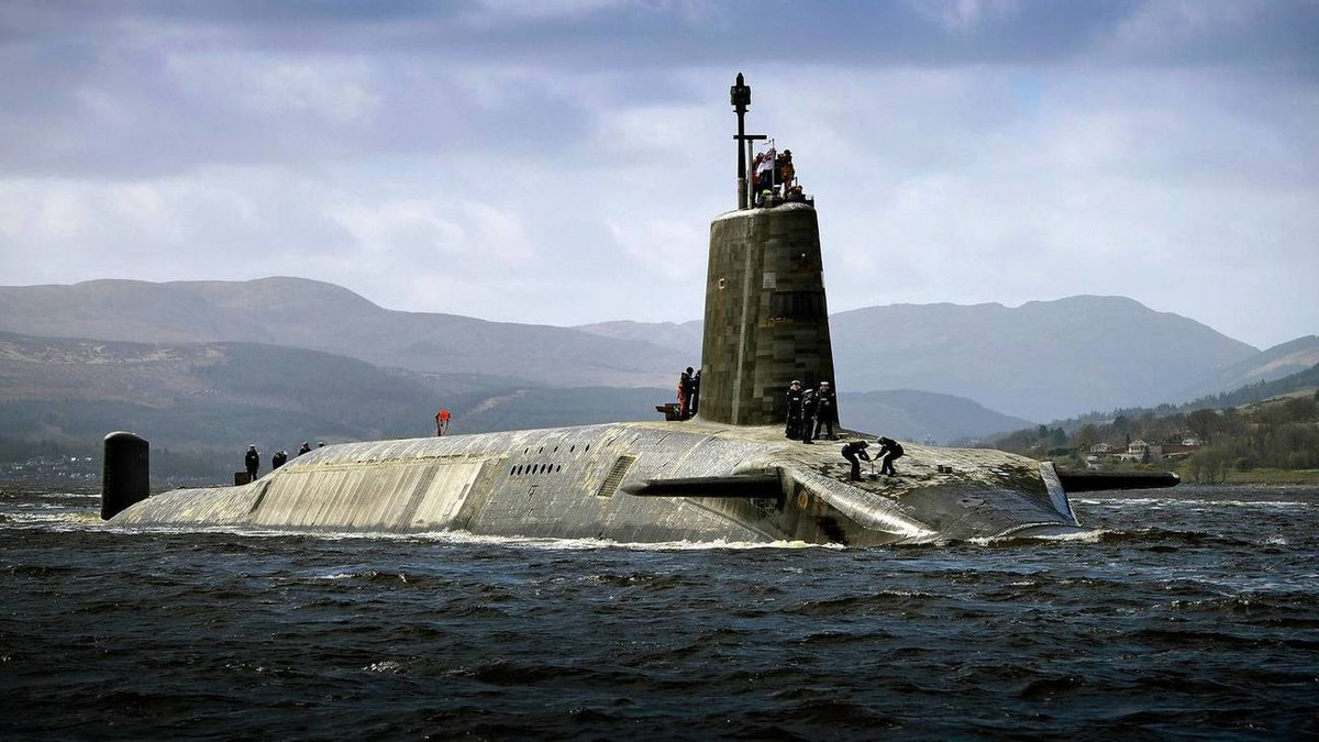 Vụ cháy bắt đầu vào ngày 8/4/1970 khi tàu đang thực hiện một cuộc tập trận trên biển. Chỉ ít phút sau vụ cháy, khói độc đã lan tràn khắp tàu thông qua hệ thống thông khí. Thuỷ thủ đoàn nỗ lực khống chế ngọn lửa nhưng bất lực. Ảnh: NI.