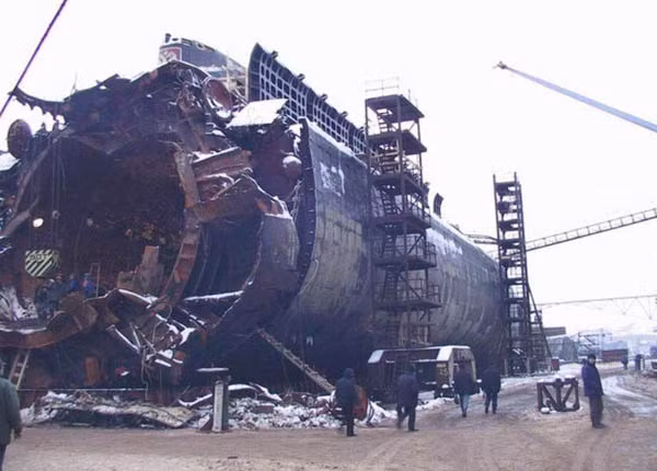 Nguyên nhân của vụ tai nạn được cho là do loại ngư lôi dùng nhiên liệu hydro lỏng. Sau vụ tai nạn này, Hải quân Nga đã loại biên toàn bộ các loại ngư lôi dùng nhiên liệu Hydro lỏng để tránh sự vụ tương tự xảy ra trong tương lai. Ảnh: NI.