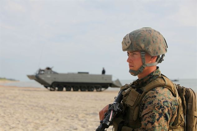 So với Lục quân, Thuỷ quân Lục chiến Mỹ thiện chiến và cơ động hơn nhiều với khả năng tấn công đa dạng, trang thiết bị hỗ trợ hiện đại và quan trọng nhất là được nhận nhiều ưu tiên hơn trong các chiến dịch tổng lực. Nguồn ảnh: BI.