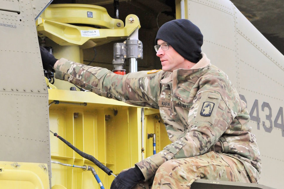 Tuy nhiên, một khi đã làm chủ được CH-47, phi công có thể điều khiển nó theo cách mà không một loại trực thăng nào trước đây có thể làm được. Nguồn ảnh: BI.