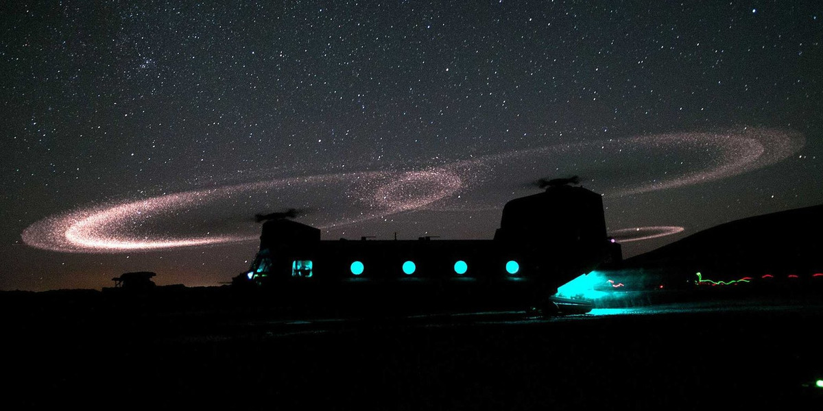 Trong một bài đánh giá mới đây của trang Business Insider, dòng trực thăng vận tải được các phi công Mỹ mô tả nguy hiểm và khó lái nhất mà họ từng vận hành chính những chiếc Boeing CH-47 Chinook, một trong những "chim trời" phổ biến nhất của Quân đội Mỹ, chuyên làm nhiệm vụ hỗ trợ đường không. Nguồn ảnh: BI.