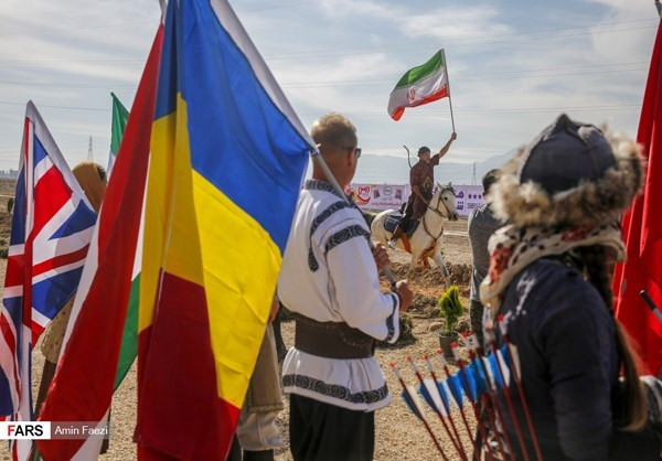 Các thành viên tới từ đội tuyển Iran, Anh và Ukraine sát cánh bên cạnh nhau bất chấp sự bất đồng của chính phủ các nước và lệnh cấm vận hà khác các nước phương Tây đang áp đặt lên Iran. Ảnh: Fars.