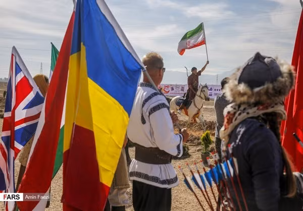 Các thành viên tới từ đội tuyển Iran, Anh và Ukraine sát cánh bên cạnh nhau bất chấp sự bất đồng của chính phủ các nước và lệnh cấm vận hà khác các nước phương Tây đang áp đặt lên Iran. Ảnh: Fars.