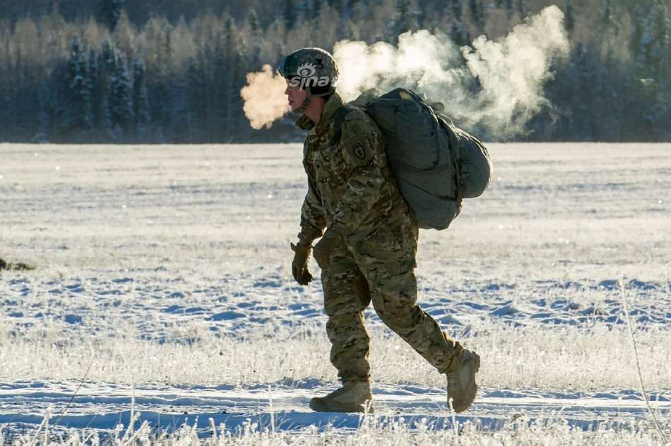 Cuộc tập trận của lính dù Mỹ vừa diễn ra ở Alaska hồi cuối tuần vừa rồi không bao gồm khoa mục huấn luyện bắn đạn thật. Nguồn ảnh: Sina.