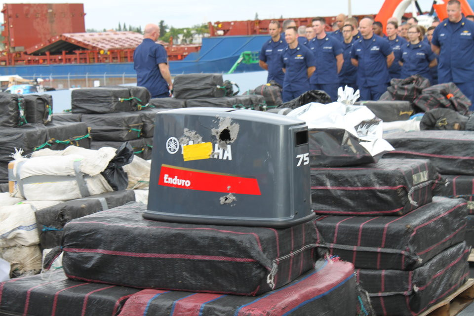 Số ma tuý này được cho là đang trên đường đến Florida, tuần duyên Mỹ đã buộc phải nổ súng để bắt giữ các tàu vận tải ma tuý này. Nguồn ảnh: BI.