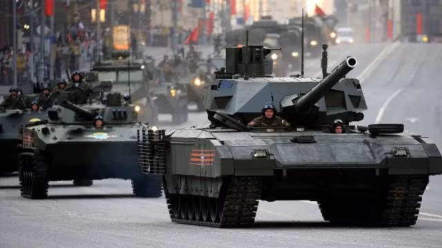 Điều này có thể trở thành một trở ngại lớn khiến Nga và Ấn Độ khó có thể đến được với nhau trên bàn đàm phán vì đây là một loại xe tăng thế hệ mới rất hiện đại, có chứa nhiều công nghệ cực kỳ tinh vi. Việc chuyển giao cho Ấn Độ các công nghệ này trong tương lai gần có thể khiến T-14 sớm bị bắt bài hoặc sớm lộ bí mật - dẫn đến việc có đối thủ cạnh tranh trực tiếp trên chiến trường và trên cả... thương trường. Nguồn ảnh: Archive.