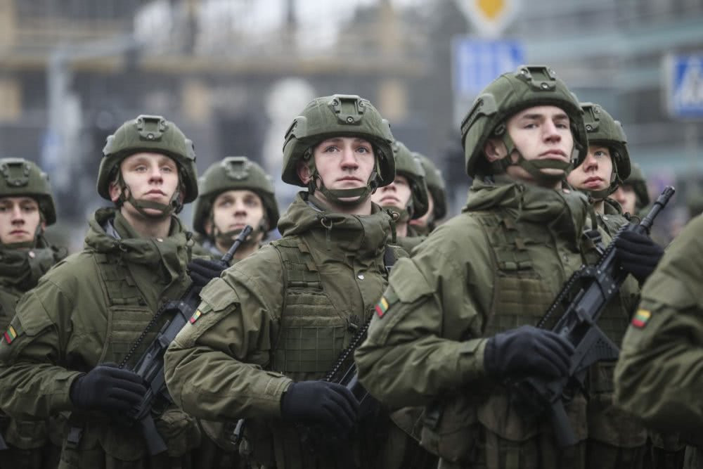 Học thuyết chiến tranh của quốc gia này được xây dựng dựa trên triết lý "Toàn diện và Phòng thủ vô điều kiện". Điểm nhất trong học thuyết phòng thủ của quốc gia này đó là dựa vào quan hệ đối ngoại khôn ngoan và sau đó là nhờ cậy sức mạnh quân sự của NATO. Nguồn ảnh: QQ.